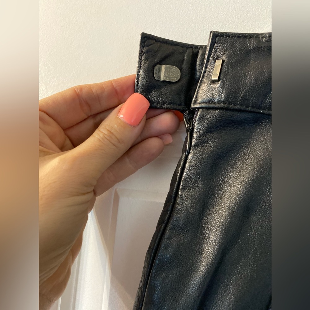 Black leather pencil skirt 28” waste & 25” long. Genuine leather. Sz 4 - Picture 6 of 11